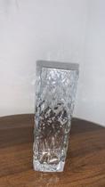 Vaso de Vidro Transparente Textura Riscos Ø7,6Xh15,6Cm - Elegância Compacta para sua Decoração Vaso de Vidro Transparente Textura Riscos Ø7,6Xh15,6Cm - Elegância Compacta para sua Decoração