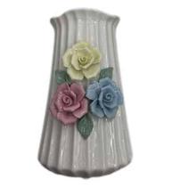 Vaso Decor em Porcelana Branco c/Flores Coloridas 13x14x19cm Vaso Decor em Porcelana Branco c/Flores Coloridas 13x14x19cm