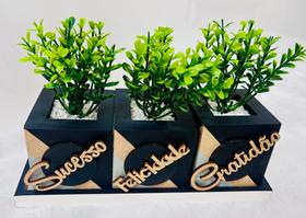 Vaso Decorativo em mdf preto com frases kit 3 peças com bandeja e com apliques em mdf Vaso Decorativo em mdf preto com frases kit 3 peças com bandeja e com apliques em mdf