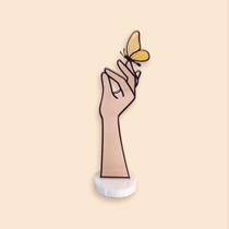 Vaso Decorativo Formato de Mão com Borboleta Amarela - Home Cartoon