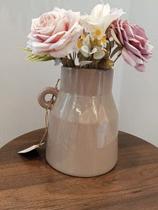Vaso em Cerâmica Decorativo com Alça 19 x 15 cm Bege Acabamento Brilhante e Estilo Minimalista Vaso em Cerâmica Decorativo com Alça 19 x 15 cm Bege Acabamento Brilhante e Estilo Minimalista