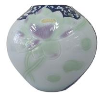 Vaso Em Porcelana Chinesa, Cor Verde Claro Com Pintura Em Azul, Flor De Lótus Em Relevo