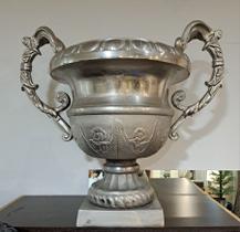 Vaso Pegadores e Coluna Vazada Prata