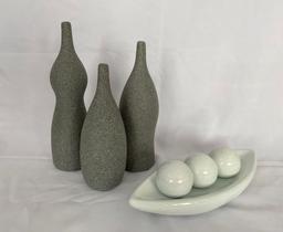 vasos decorativos de ceramica e barca com bolas