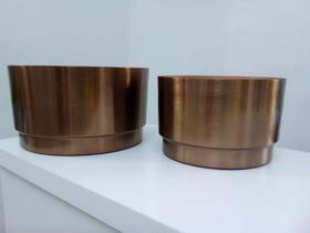 Vasos Redondos Em Inox Escovado Bronze Grande E Médio Vasos Redondos Em Inox Escovado Bronze Grande E Médio