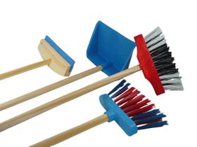 Vassoura Infantil - kit com 4 peças Vassourinha piaçava, vassourinha de pelo, pazinha