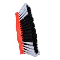 Vassoura pelo sintetica base de madeira.