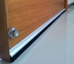 Veda Porta Escova Pvc Branco C/ Fita Adesivo Kala 80cm Veda Porta Escova Pvc Branco C/ Fita Adesivo Kala 80cm