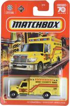 Veículo de brinquedo Matchbox International Workstar Ambulance Yellow