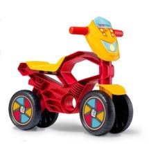 Veiculo de Brinquedo Totokross Vermelha Andador Motoca De Equilíbrio 4 Rodas Sem Pedal Vermelha