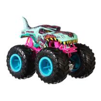 Veículo Die Cast Hot Wheels 1:64 Monster Trucks V8 Bomber GBT40 Mattel