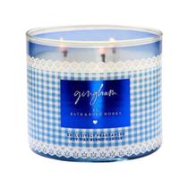 Vela 3 Pavios Gingham Bath Body Work- 411 grs Vela 3 Pavios Gingham Bath Body Work- 411 grs