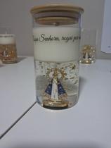 VELA AROMÁTICA ARTESANAL - EDIÇÃO NOSSA SENHORA APARECIDA (Flor de Peônia) -