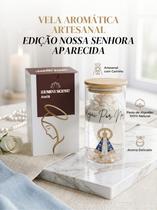 VELA AROMÁTICA ARTESANAL - EDIÇÃO NOSSA SENHORA APARECIDA (Flor de Peônia) -