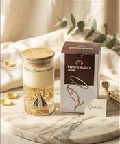 Vela Aromática Artesanal Nossa Senhora Aparecida com Flor de Ouro - 300 ml Vela Aromática Artesanal Nossa Senhora Aparecida com Flor de Ouro - 300 ml