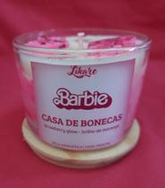 Vela Aromática Morango Barbie Casa de Bonecas Presente 120g - Likare Home & Beauty