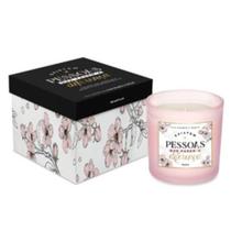 Vela aromática personalizada com frase "Pessoas que fazem a diferença" com aroma na caixa presente