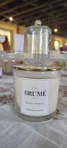 Vela Artezanal com fragrância jasmim com chá branco marca Brumé