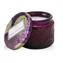Vela Voluspa Santiago Huckleberry 25h de tempo de queima Vela Voluspa Santiago Huckleberry 25h de tempo de queima