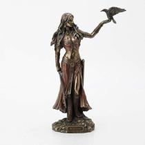 Veronese Design 10 1/4 PolegadaS Deusa Celta Morrigan com Acabamento de Bronze estátua de corvo e espada resina