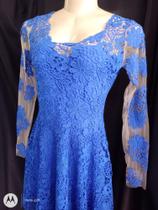 Vestido azul com detalhes florido Vestido azul com detalhes florido
