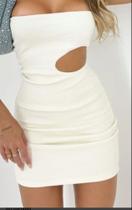 Vestido branco aberto da lateral . Tamanho p/m