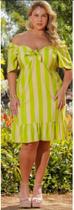 Vestido Casual Riscado com Detalhes em Babado no com Comprimento Modelo Ombro a Ombro Vestido Casual Riscado com Detalhes em Babado no com Comprimento Modelo Ombro a Ombro