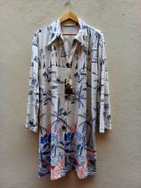 Vestido chemisier confeccionado em malha de algodão estampada. Tamanho único. Vestido chemisier confeccionado em malha de algodão estampada. Tamanho único.