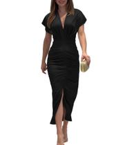 Vestido CHICME Midi Floral com Decote V e Franzido Preto Vestido CHICME Midi Floral com Decote V e Franzido Preto