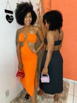 Vestido com abertura lateral veste até o 42