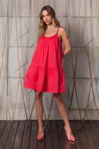 Vestido com babado e entremeios