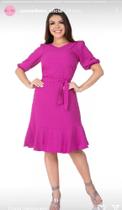Vestido com babados na cor fuchsia
