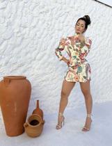 Vestido com detalhe no ombro