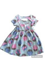 Vestido com estampa rotativa, lindo detalhe nas costas