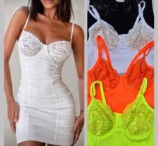 vestido com renda meia taça