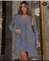 Vestido com sobretudo xadrez