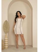Vestido Curto Casual com Recortes em Contraste