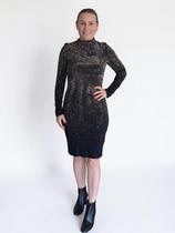 Vestido curto com brilhos lança perfume -