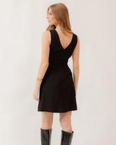 Vestido Curto Entre Bailes e Livros