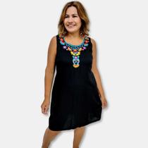 Vestido Curto Indiano Regata Liso com Bordados Coloridos