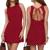 Vestido curto LOFAAC vermelho com poás, sem mangas e costas nuas