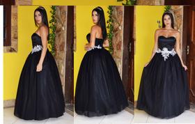 Vestido de 15 anos debutante preto modelo princesa saia com 3 metros de abertura - Partylight Atelier Das Noivas