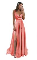 Vestido de dama de honra Monvelli A Line, capota de cetim, com gola comprida Vestido de dama de honra Monvelli A Line, capota de cetim, com gola comprida