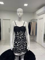 Vestido de festa com franjas