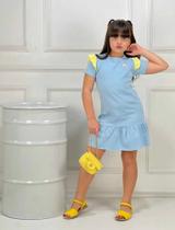 Vestido de manga com babado