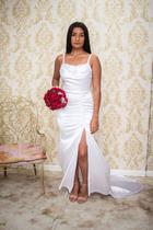 Vestido De Noiva clássico Cetimm elegante e charmoso Vestido De Noiva clássico Cetimm elegante e charmoso