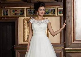 Vestido De Noiva Com Peito De Renda E Costa Rendada