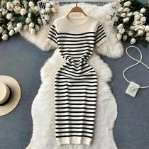 Vestido De Praia Tricotado Listrado De Verão Com Decote Redondo E Manga Curta, Vestido Midi Slim