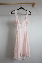 Vestido Debby - Romântico - Abertura nas costas - Feminino Vestido Debby - Romântico - Abertura nas costas - Feminino