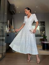 Vestido Eliane Elegante em Seda Bordada com Lantejoulas